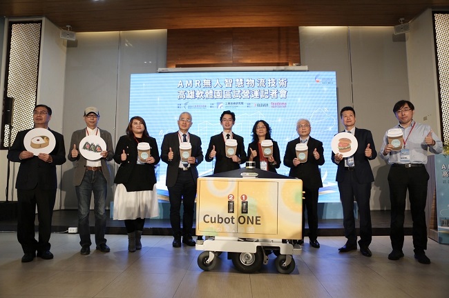 圖1:經濟部技術處專委張能凱、高市府經發局專委陳怡良、工研院副院長張培仁、統一超商協理謝冠宏共同見證