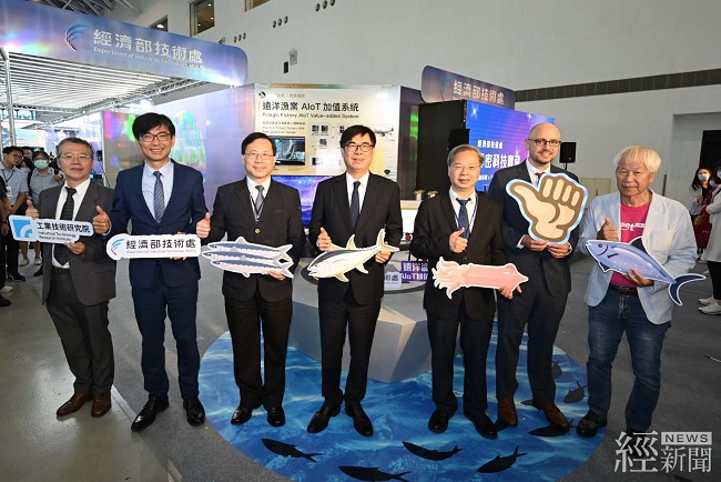 經濟部以AIoT科技應用於遠洋漁業,結合金屬中心「可抗七級風雨的無人機」與工研院「遠洋漁業AIoT加