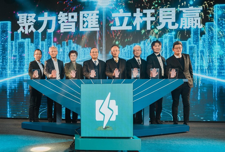 經濟部與地方攜手產業,首推遵循國家標準的5G智慧杆實證活動大合照