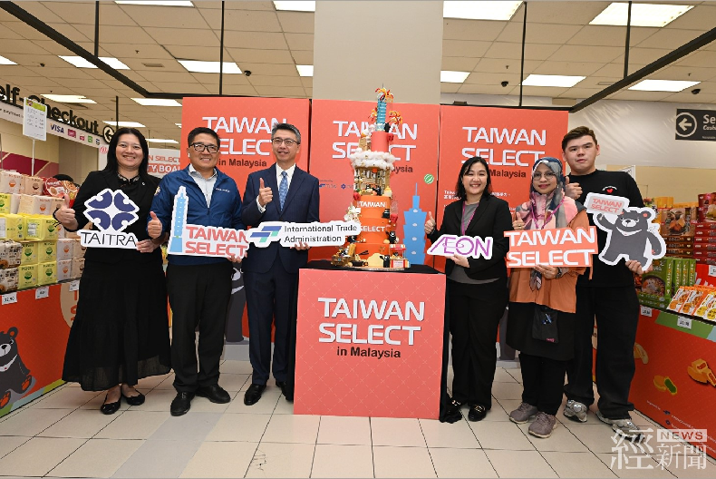 馬來西亞辦理Taiwan Select快閃促銷活動22日開幕。 (左起)吉隆坡台貿中心彭湘尹主任、亞